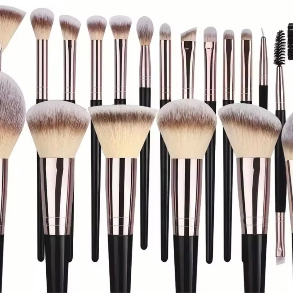 Professional Makeup Brush Set - Black and Silver